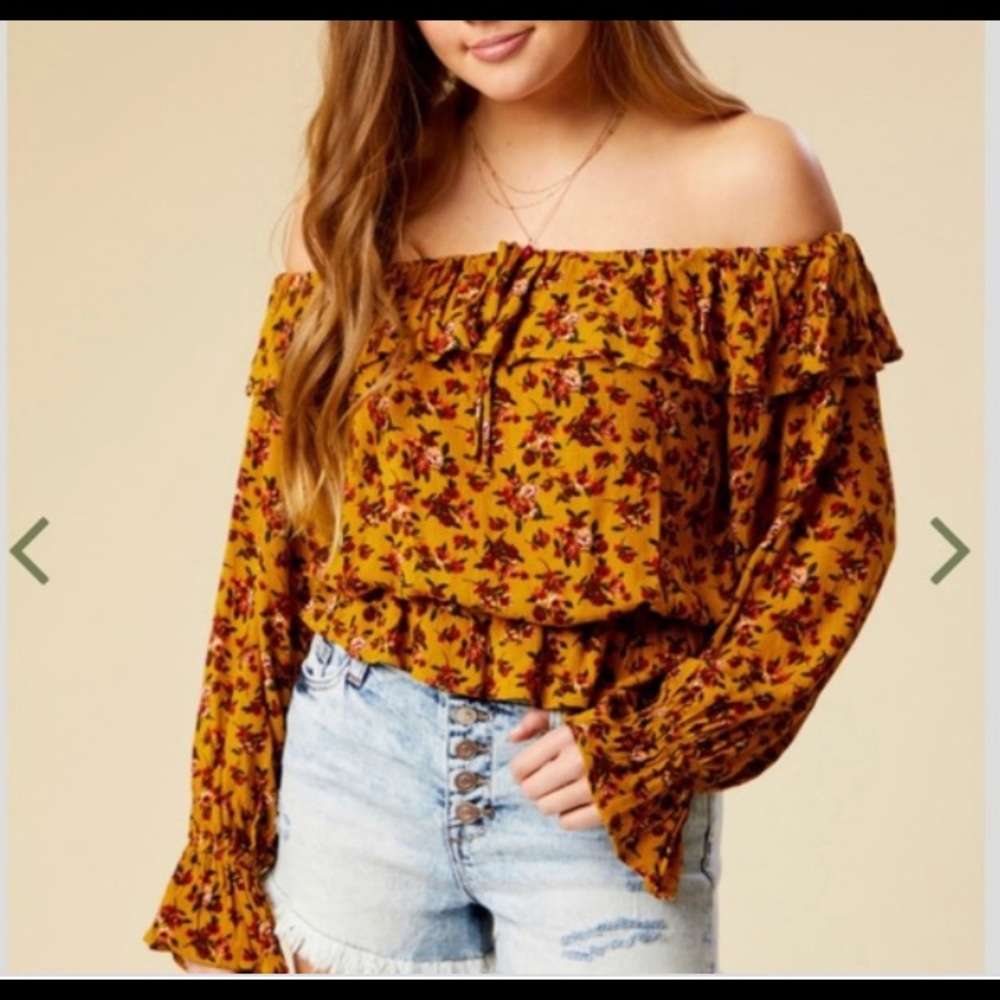 Off shoulder crop altr’d state